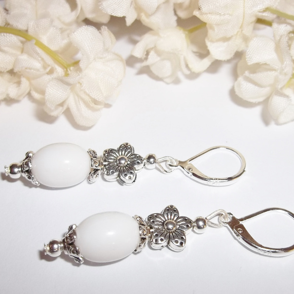 Flower Earrings Set Dangle & Drop White NWT 4834 - Picture 4 of 8